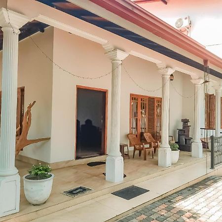 New White House Ratnapura Hotel Eksteriør billede