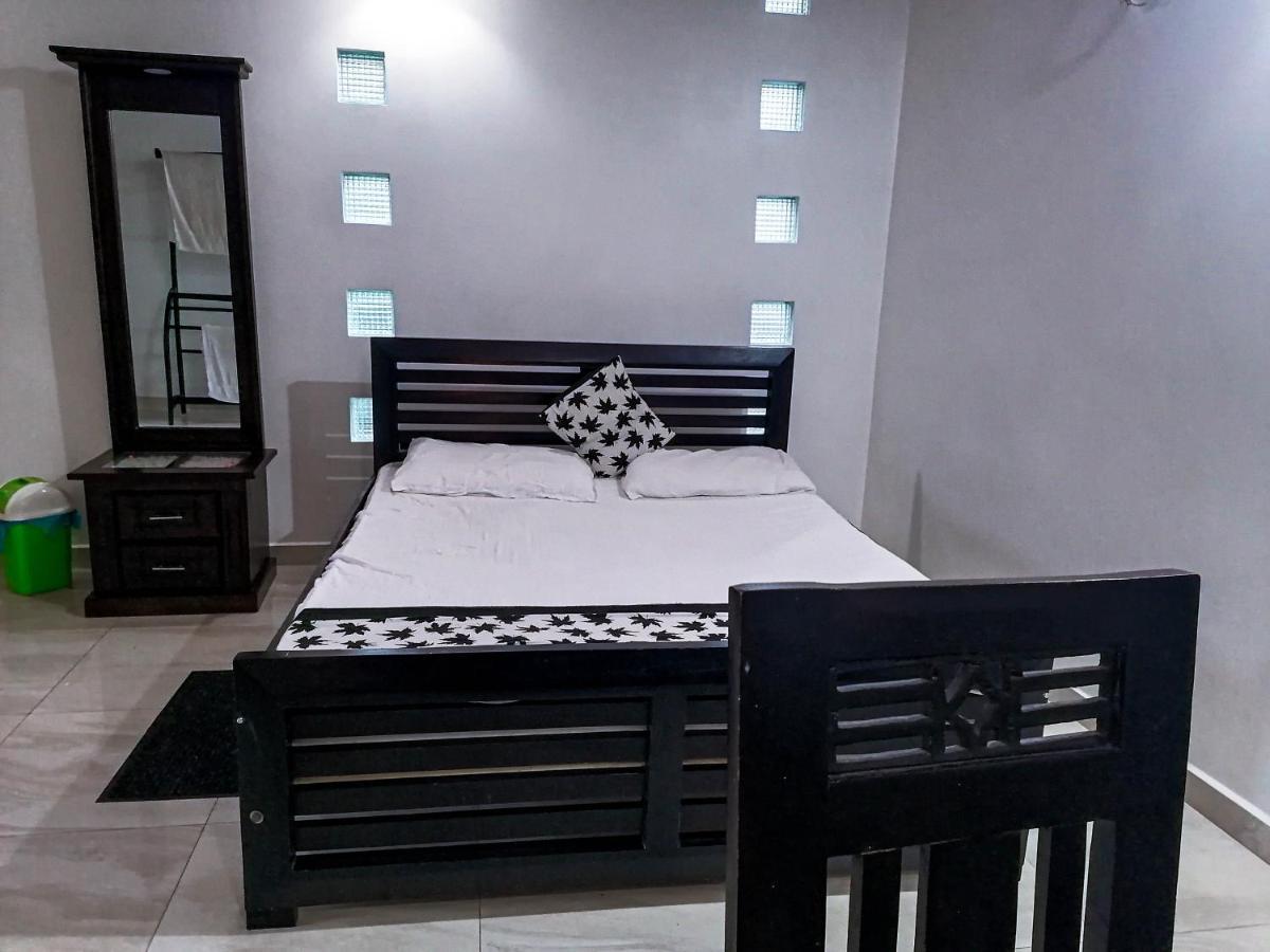 New White House Ratnapura Hotel Eksteriør billede